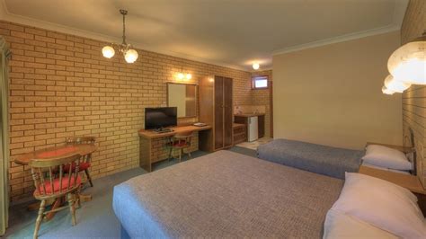 BARRASS'S JOHN BRIGHT MOTOR INN (Victoria) - Motel Reviews, Photos ...