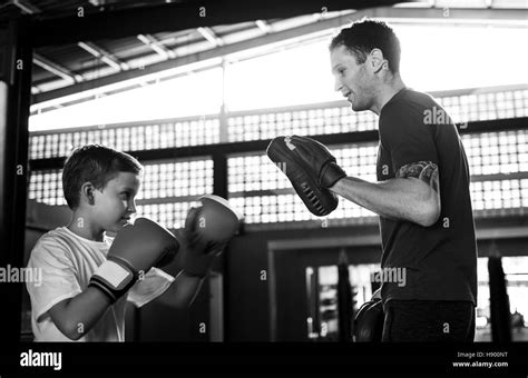 Boy Boxing 的图像结果