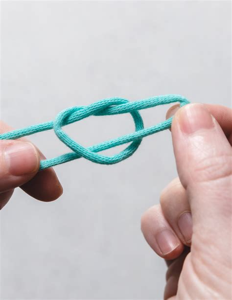 How to Make a Slip Knot for Crochet: 2 Easy Methods - Sarah Maker