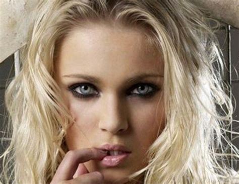 5 Easiest Ways To Get Rid of Chewing Nails - lifeberrys.com