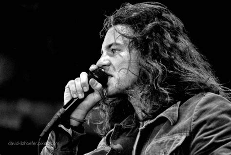 Eddie Vedder at the 1992 lollapalooza festival : r/grunge