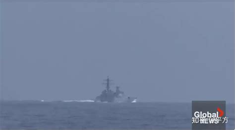 真狠！伊朗舰船波斯湾“肉身逼停”美国军舰，仅差几秒就撞上了