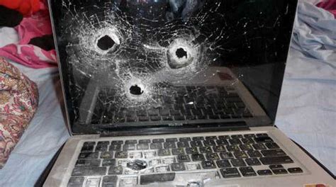 Shooting My Computer 的图像结果