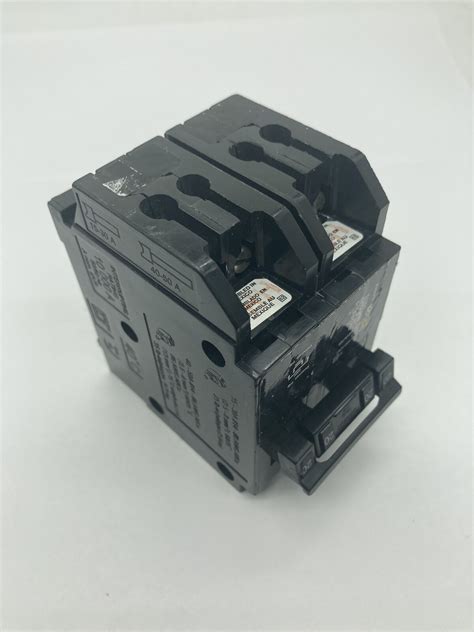 Homeline HOMT220220 Quad Two 2 Pole 20 Amp 120 240V AC Plug In Square D ...