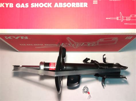 Передний правый амортизатор Nissan Leaf (2010-) KYB 339406, газомасляный