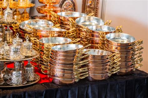 Metal pans as cookware in view | Premium Photo