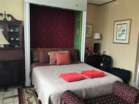 DESIGNER DECORATED PALM BEACH HOTEL NEW (Florida) - Apartment Reviews ...