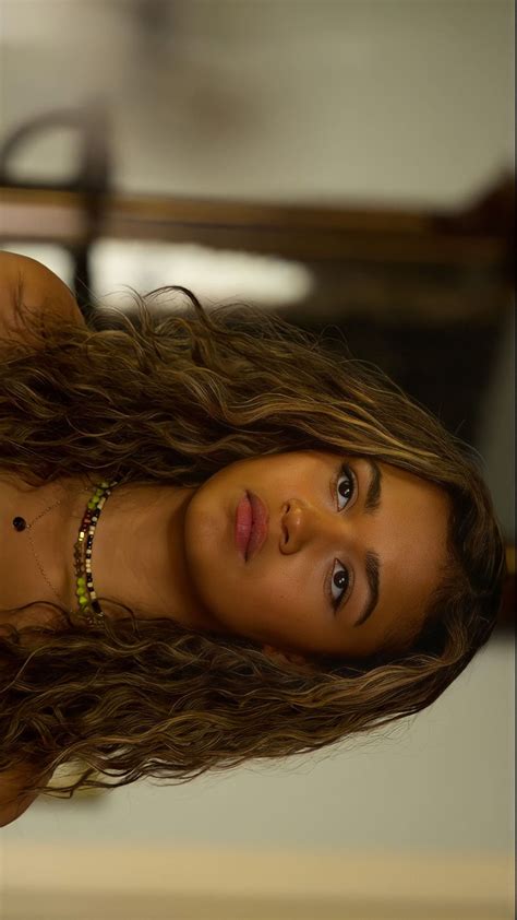 Madison bailey outer banks lockscreen – Artofit