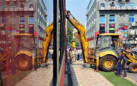 Rahul Gandhi expresses solidarity with Kashmir IAS officer- Mumbai Mirror