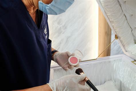 Embalming Makeup 的图像结果