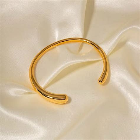 Subtle Strand Gold Bracelet – Jewelsmars