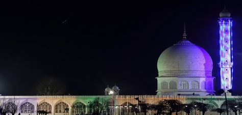 National emblem at Hazratbal is not conflict between faith and nationalism