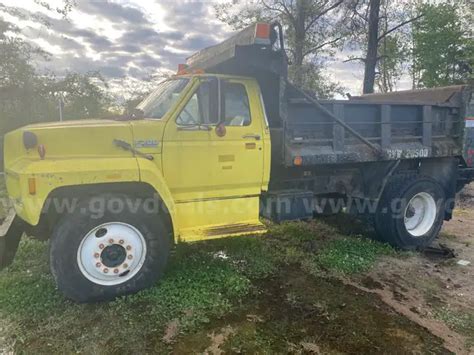 1992 Ford F700F | AllSurplus
