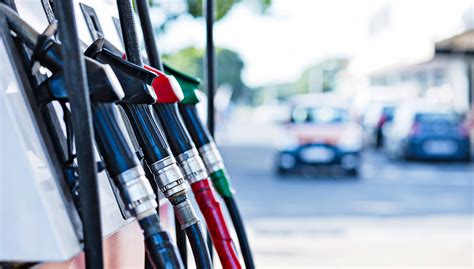 国内成品油价迎年内第三涨，加满一箱92号汽油多花3.5元|界面新闻