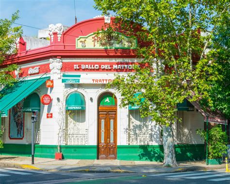 agarrar in Spanish: Meaning, Usage and Examples | SpanishStep