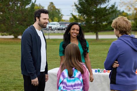 Hearts Around the Table: Jenna's First Love (2025): Cast, Plot ...