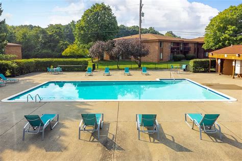 Westwood Village Apartments - Westland, MI 48185 | ApartmentGuide.com