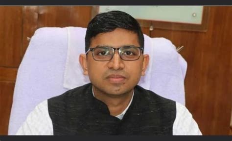 Kshitij Singhal, IAS