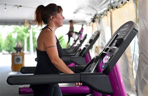 How To Connect Apple Watch To Planet Fitness Treadmill | Runningshorts