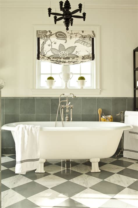 Checkered marble floor and freestanding tub | Minimalist bathroom ...