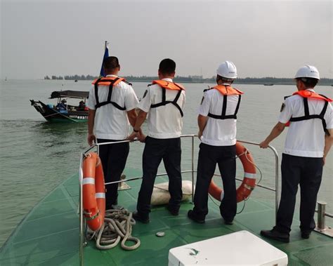 湛江海事联合渔政巡航执法，保障30万吨级航道工程施工安全