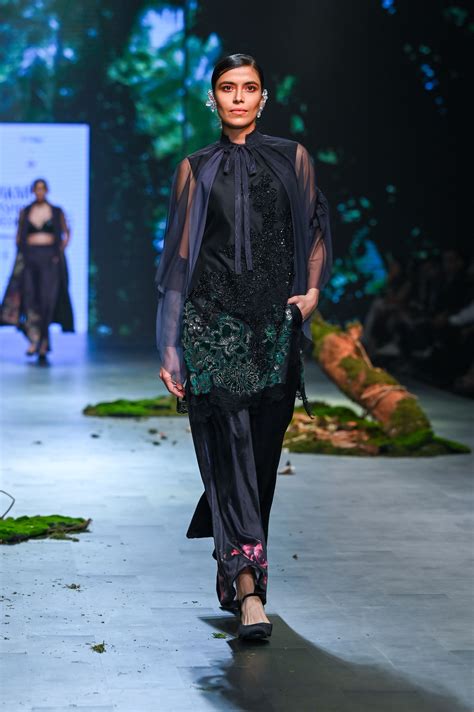 BLACK EMBROIDERED KURTA SET WITH CAPE - Varun Bahl