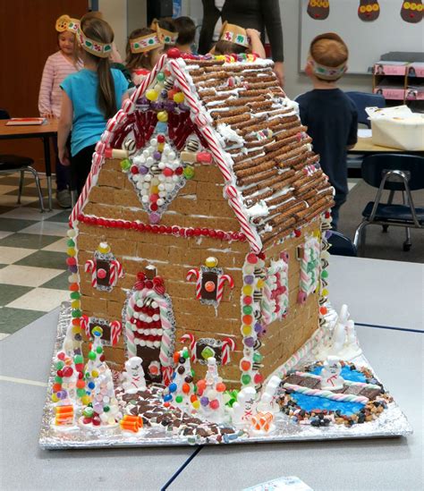 Can you believe that this gorgeous "gingerbread" house (made from ...