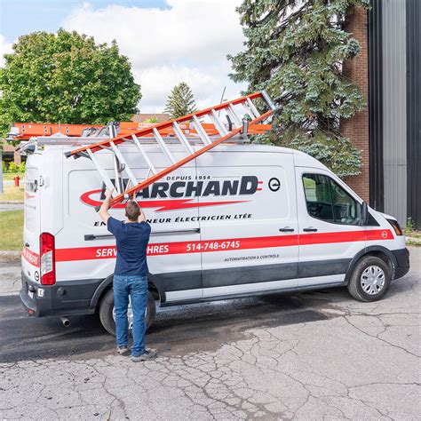 10′ Fiberglass Step Ladder 300 LB - Metaltech