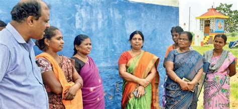 பாதையும் இல்லை, கட்டிடமும் மோசம் - கோவில்பட்டி அருகே பள்ளிக்கு ...