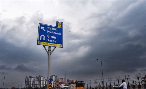 Weather Today: आज क्या फिर बारिश होगी? दिल्ली NCR में शिमला-मनाली जैसा ...