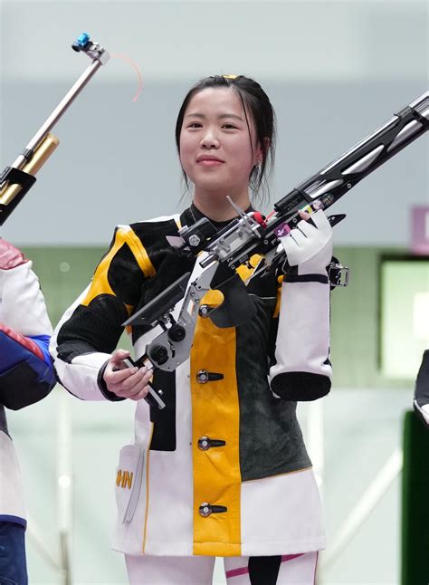 奥运冠军杨倩，颜值超越一线女星的枪王之王_东方体育