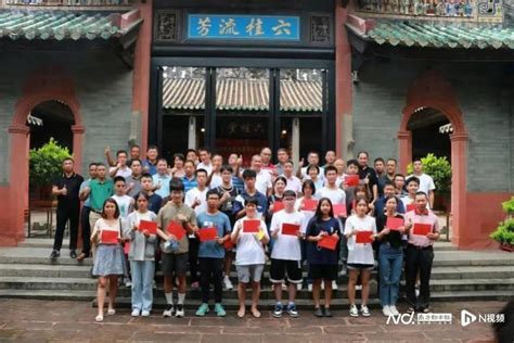 东莞一社区首次在祠堂发奖学金，24名学子获奖25万元_腾讯新闻