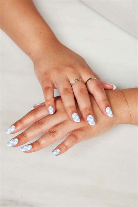 Step by Step Applying False Nails 的图像结果