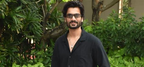 Sunny Kaushal Gets The Oversized Shirt Memo Right, Nails A Dope Caszh ...