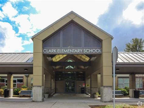 About Issaquah Highlands | Schools, Demographics, Things to Do - Homes.com