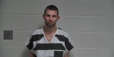 Police say Crestwood man tried to strangle KSP trooper