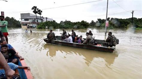 சென்னையில் மழை வெள்ளத்தால் சிக்கித் தவித்த 3,500 பேரை பத்திரமாக மீட்ட ...