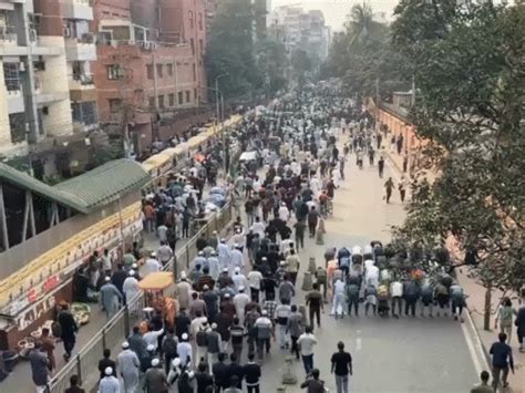 Bangladesh violence - Radicals march to border, chant slogans outside ...