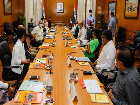 Defence Minister chairs GoM meet on welfare of street vendors - BW ...