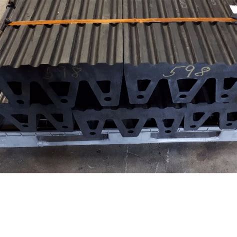 Rubber Fender - Lion D Shaped Extruded Rubber Fender Manufacturer from ...