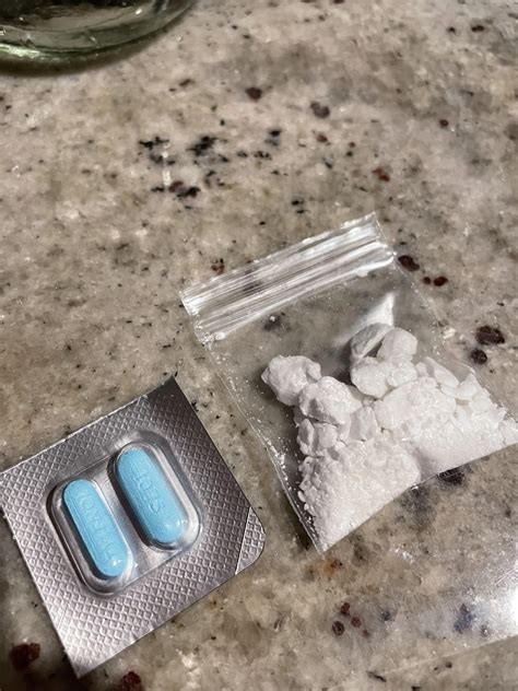 Does this look like it could be an eight ball? Tylenols for size ...