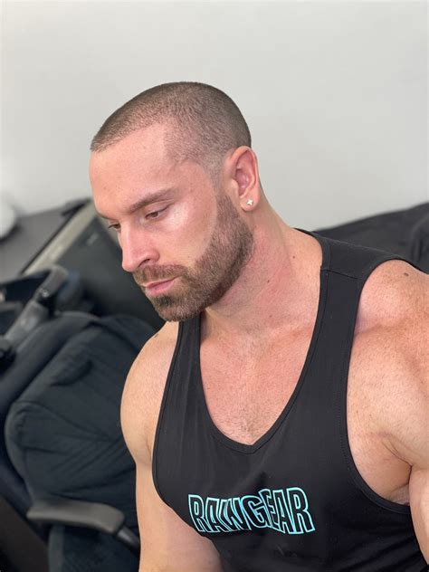 Logotipo De Bradley Martyn Bradley Martyn Age, Family, Bio | Famous