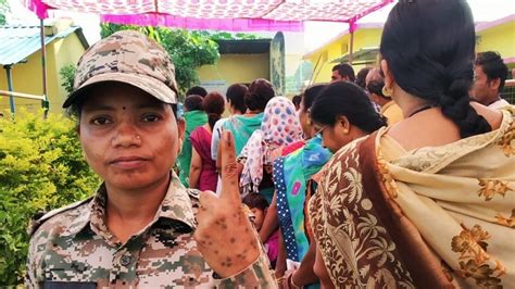 13 साल तक बहिष्कार... इस पूर्व महिला कमांडर ने पहली बार की वोटिंग, अब ...