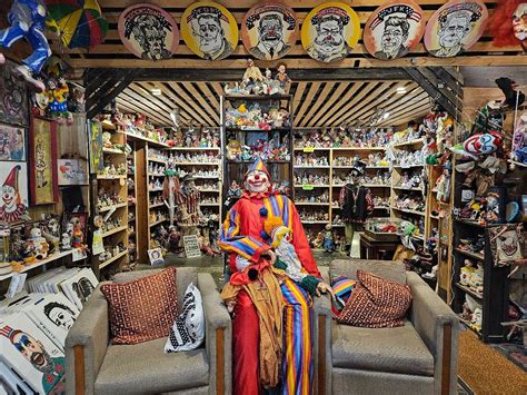 THE CLOWN MOTEL (Tonopah) - Hotel Reviews & Photos - Tripadvisor