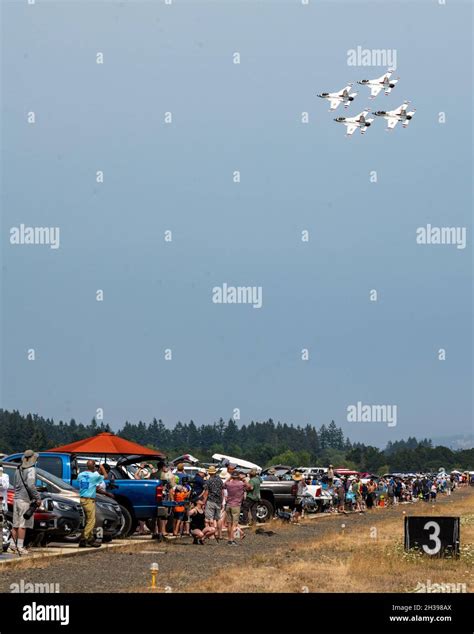 The United States Air Force Air Demonstration Squadron "Thunderbirds ...