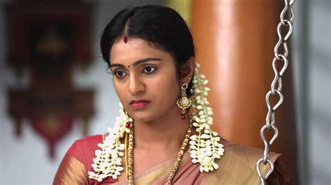 Watch Kaatrin Mozhi S1 Episode 44 on JioHotstar