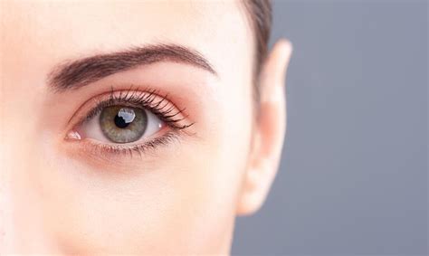 Left Eye Blinking For Female Meaning-இடது கண் துடிக்குதா..? அப்ப ...