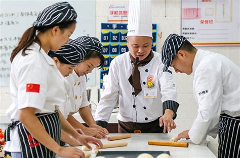 哪里有学习做面包,学面包烘焙去哪学_学西点_陕西新东方烹饪学校