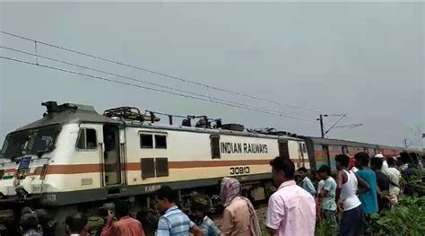 Breaking : सुइसा-तिरुलडीह स्टेशन के बीच Neelachal Express में हाई टेंशन ...