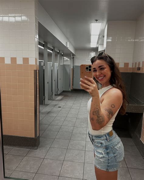 Mia Beyer | Mirror mirror on the wall | Instagram